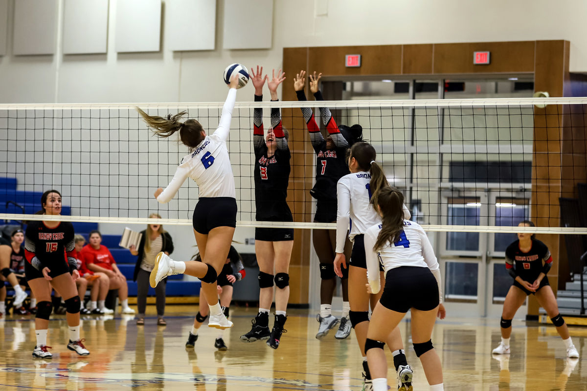 Centennial VB vs Sandy Creek (1).jpg